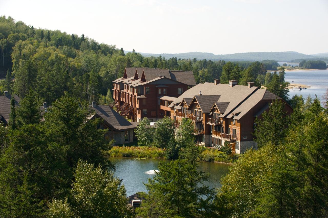 Les Condos Du Lac Taureau- Rooms & Condos Saint-Michel Esterno foto